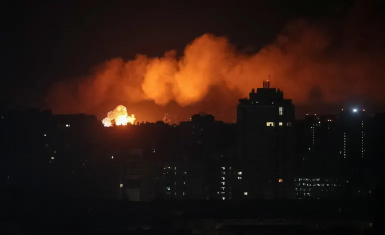 An explosion in the city during a Russian missile strike, amid Russia's attack on Ukraine, in Kyiv, Ukraine August 20, 2026. Gleb Garanich