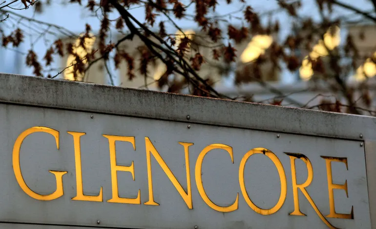 The logo of miner and commodities trader Glencore is pictured in front of the company's headquarters in Baar, Switzerland, November 20, 2012.Arnd Wiegmann