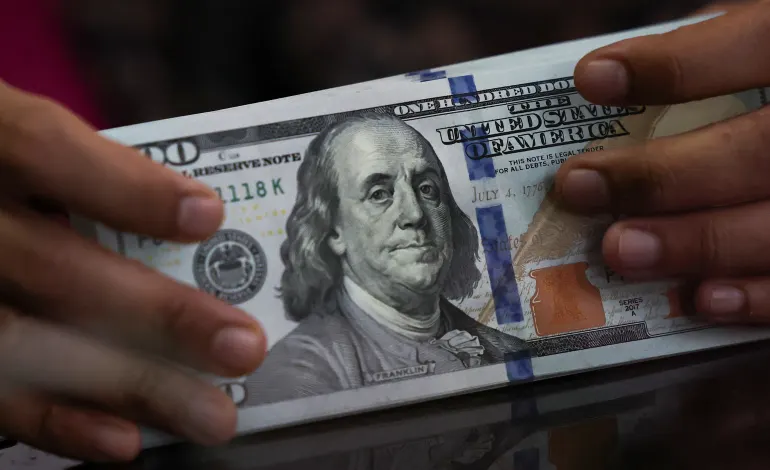 An employee holds U.S. dollar bank notes at a money changer in Jakarta, Indonesia, April 9, 2025. Willy Kurniawan
